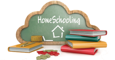 CUATRO FALACIAS Y UN FUNERAL CUATRO FALACIAS Y UN FUNERAL